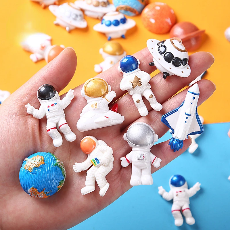 5pcs Kawaii Resin Diy Mini Planar Astronaut Flatback Supplies Scrapbooking Embellishment Charm Accessories Miniature Decoration
