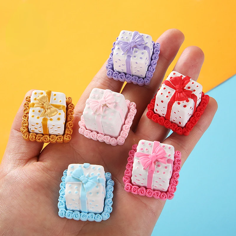 Diy 3D Resin Mini Kawaii Gift Box Figure Decorative Sculpture Figurines Statues Dollhouse Miniatures Jewelry Decor Accessories